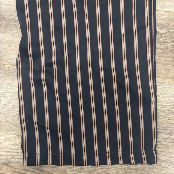 Striped Size Medium Pyjamas - Picture 10 of 15